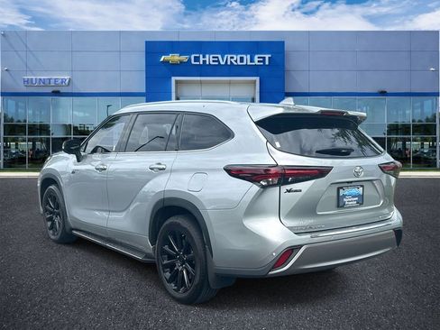 Used 2024 Toyota Highlander Platinum FWD image 5