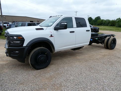 New 2026 RAM 5500 Tradesman AWD/4WD image 7
