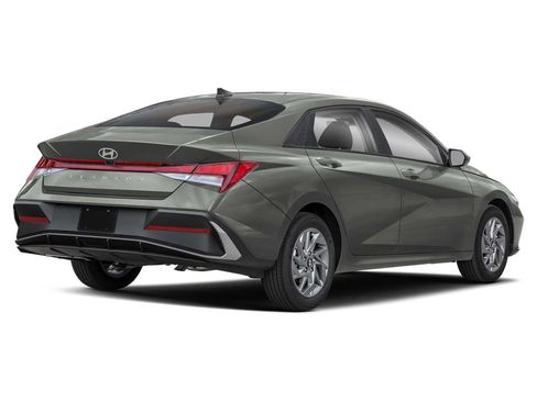 Used 2024 Hyundai Elantra SEL FWD image 2