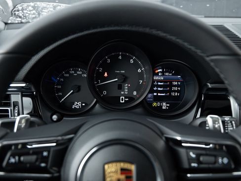 Certified 2026 Porsche Macan AWD/4WD image 14