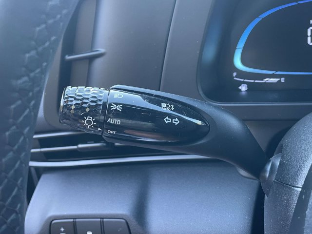 Used 2025 Hyundai Elantra Sport FWD image 25