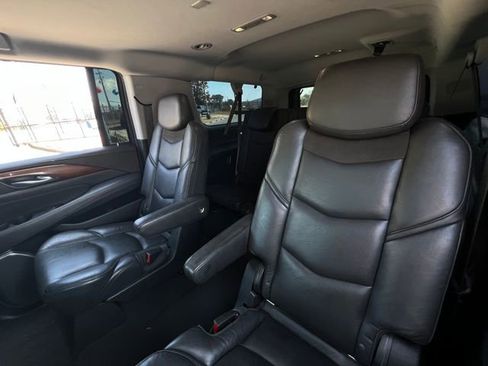 Used 2019 Cadillac Escalade ESV image 38