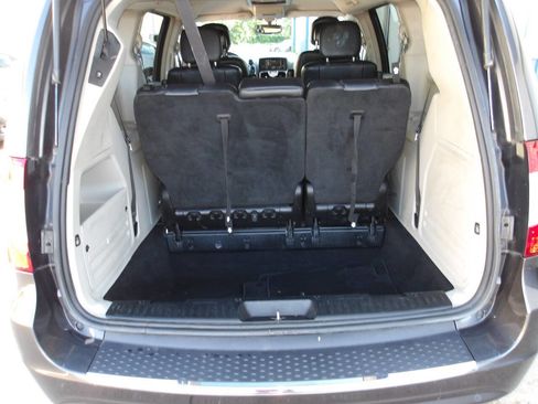Used 2016 Chrysler Town & Country Touring-L w/ Driver Convenience Group FWD image 25