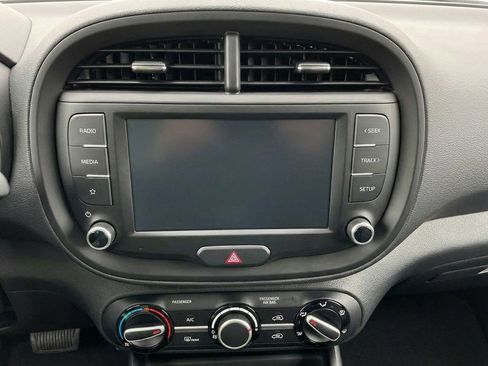 Used 2025 Kia Soul LX w/ LX Technology Package FWD image 21