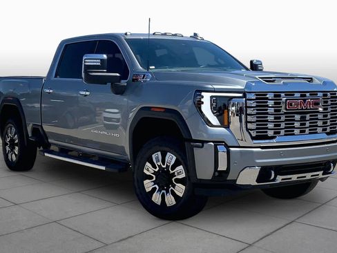 Used 2025 GMC Sierra 2500 Denali w/ Denali Reserve Package AWD/4WD image 3