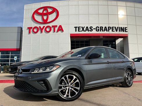 Used 2025 Volkswagen Jetta Sport image 2