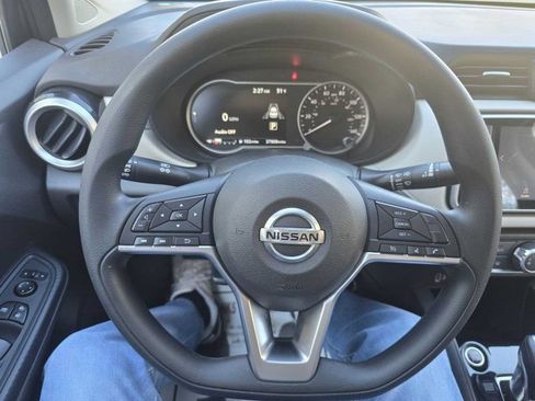 Used 2021 Nissan Versa SV image 18