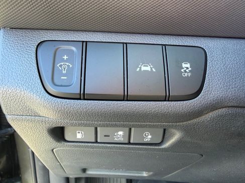 Used 2022 Hyundai Ioniq SE FWD image 16