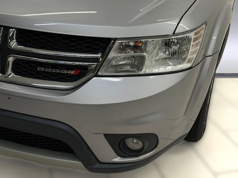 Used 2019 Dodge Journey SE w/ Connectivity Group FWD image 9