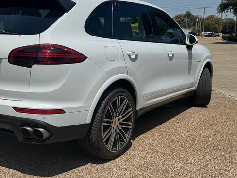 Used 2018 Porsche Cayenne S Platinum w/ Premium Package AWD/4WD image 2