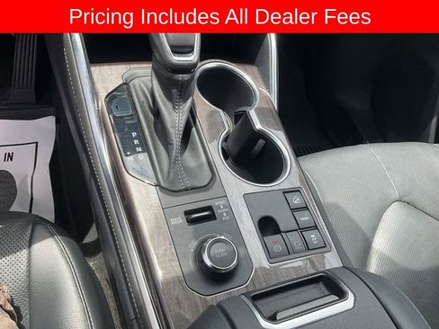Used 2023 Toyota Highlander Limited AWD/4WD image 11