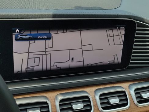 Certified 2026 Mercedes-Benz GLS 450 4MATIC image 32