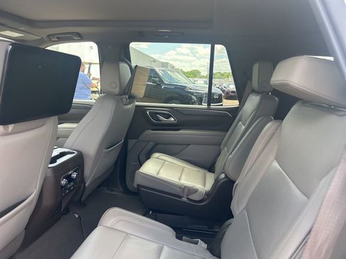 Used 2021 GMC Yukon SLT w/ SLT Luxury Plus Package image 16