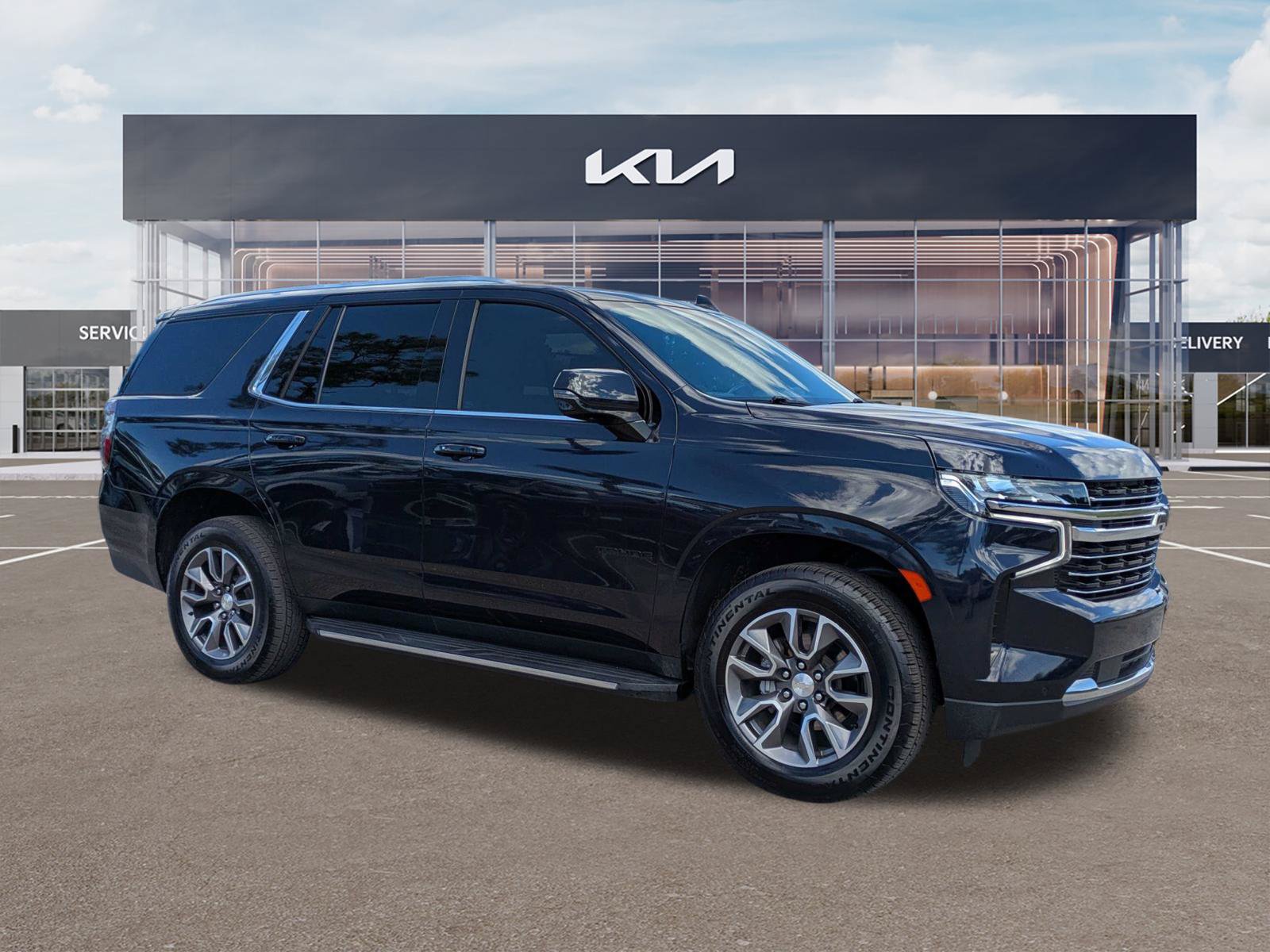 Used 2022 Chevrolet Tahoe LT w/ Luxury Package RWD image 2