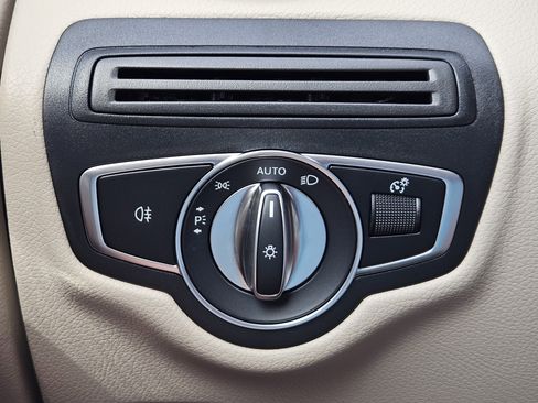 Certified 2022 Mercedes-Benz GLC 300 image 22