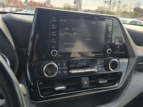 Used 2022 Toyota Highlander LE FWD image 26
