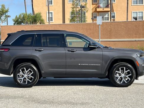 New 2025 Jeep Grand Cherokee Limited image 3