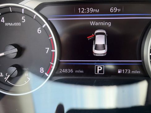 Used 2022 Nissan Sentra SR w/ SR Premium Package FWD image 17