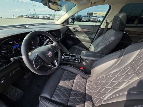 Used 2022 Buick Envision Avenir w/ Technology Package II image 10