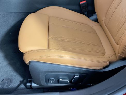 Used 2026 BMW 330i Sedan w/ M Sport Package image 11