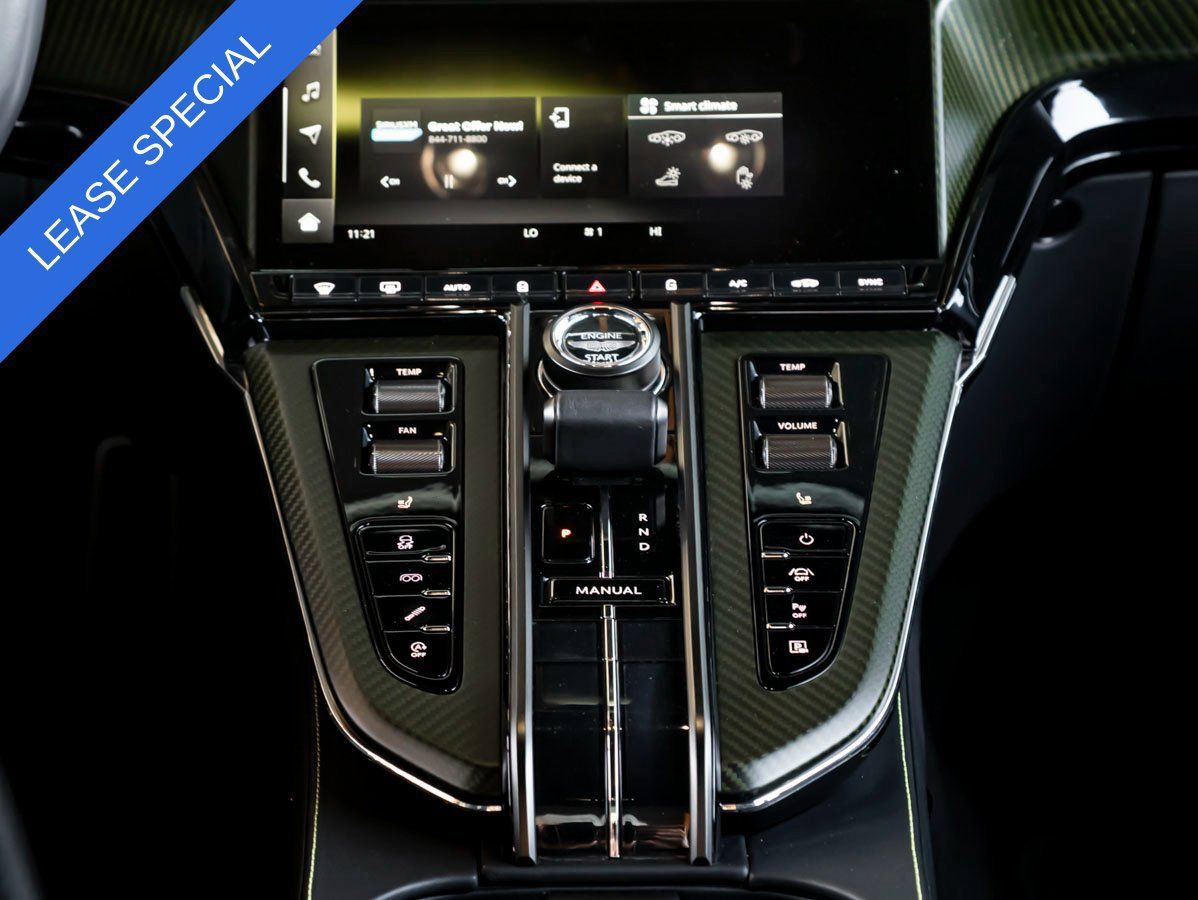 Used 2025 Aston Martin V8 Vantage Coupe RWD image 17