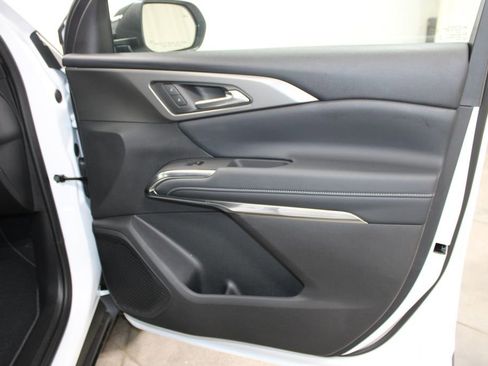 New 2026 Chevrolet Traverse LT w/ Sun and Wheel Package FWD image 24