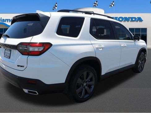 Certified 2025 Honda Pilot Sport image 8