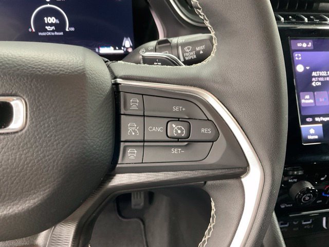 Used 2025 Jeep Grand Cherokee Altitude AWD/4WD image 20