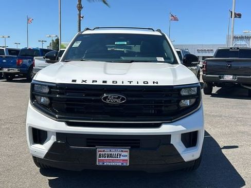 New 2026 Ford Expedition Platinum w/ Stealth Performance Package AWD/4WD image 8