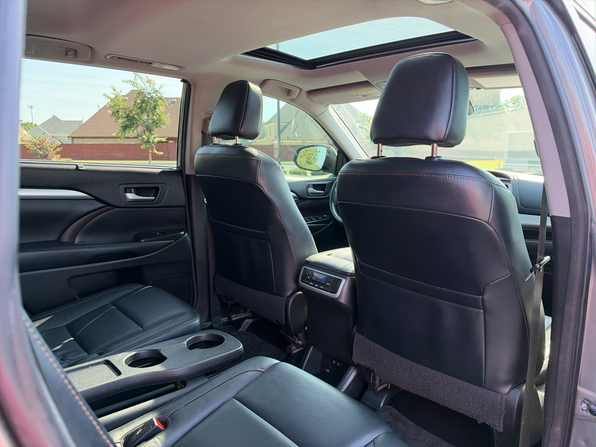 Used 2018 Toyota Highlander XLE FWD image 17