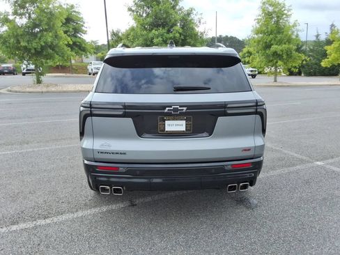 Certified 2025 Chevrolet Traverse RS FWD image 6