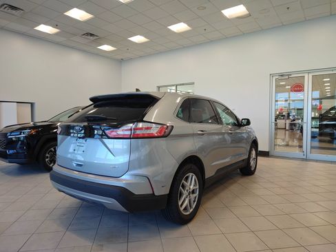 Used 2024 Ford Edge SEL AWD/4WD image 3