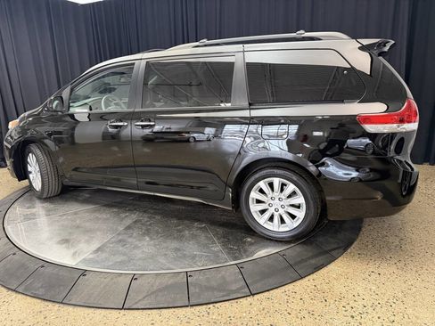 Used 2013 Toyota Sienna XLE image 5