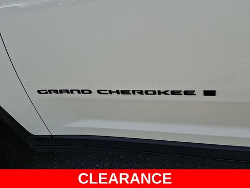 Used 2025 Jeep Grand Cherokee Altitude AWD/4WD image 29
