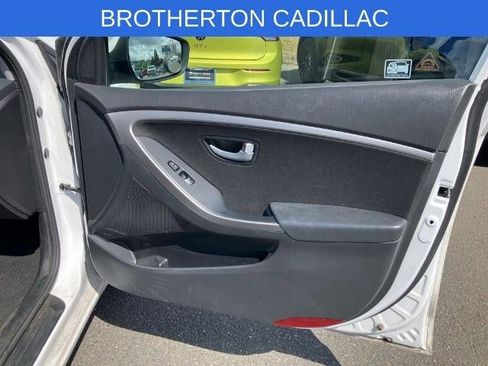 Used 2016 Hyundai Elantra GT FWD image 11