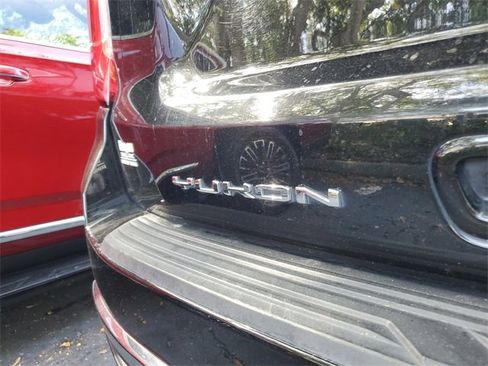 Used 2022 GMC Yukon SLT w/ SLT Premium Package image 7