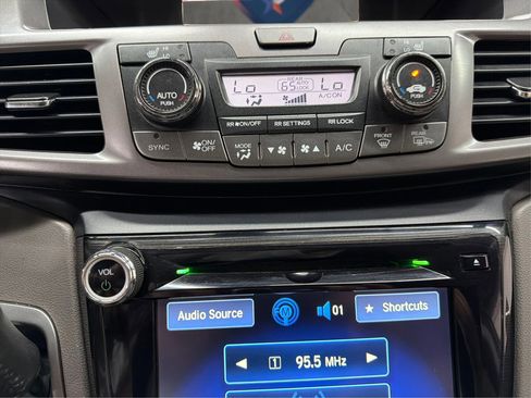 Used 2016 Honda Odyssey Touring image 22