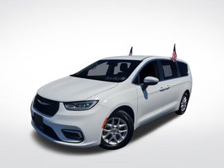 Used 2023 Chrysler Pacifica Touring-L video 1