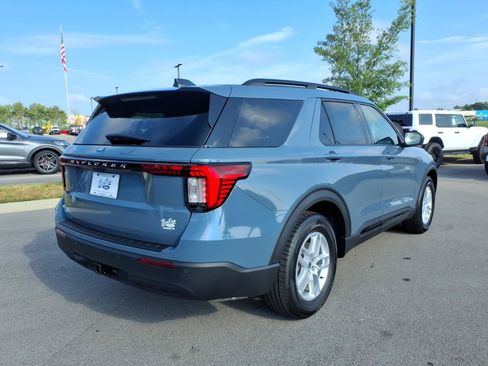 Used 2026 Ford Explorer Active RWD image 3