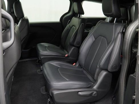 Certified 2024 Chrysler Pacifica Limited image 20