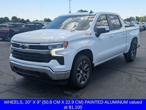 Used 2022 Chevrolet Silverado 1500 LT w/ Z71 Off-Road Package AWD/4WD image 4