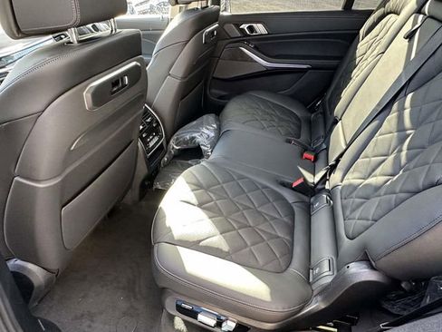 New 2026 BMW X7 xDrive40i w/ Premium Package image 10