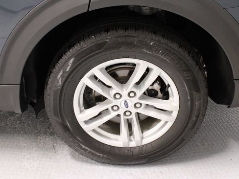 Used 2024 Ford Explorer XLT w/ Equipment Group 202A AWD/4WD image 19