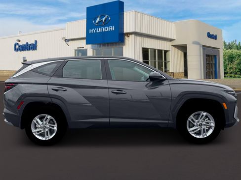 New 2026 Hyundai Tucson SE image 9