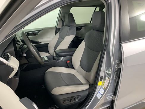 Used 2022 Toyota RAV4 XLE w/ Convenience Package image 28