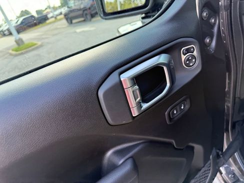 New 2025 Jeep Gladiator Rubicon image 11