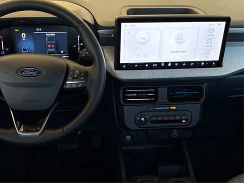 Used 2025 Ford Maverick XLT w/ XLT Luxury Package image 16