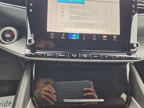 Used 2024 Jeep Wagoneer L Series II w/ Flexible Seating Group image 21