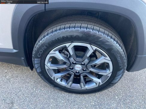 Used 2025 GMC Terrain Elevation w/ Elevation Premium Package AWD/4WD image 9