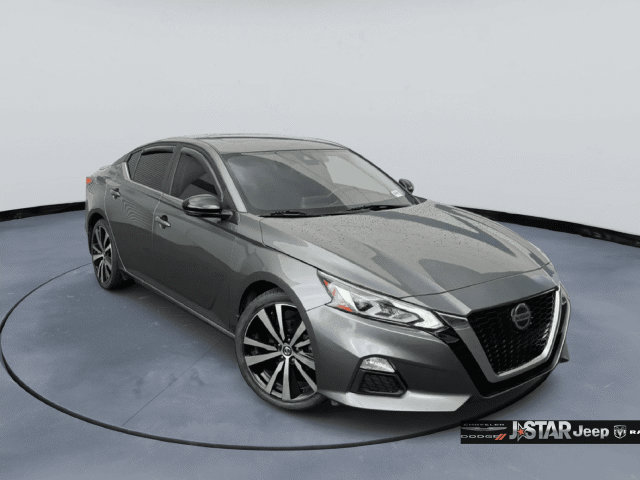 Used 2021 Nissan Altima 2.5 SR w/ SR Premium Package FWD image 3